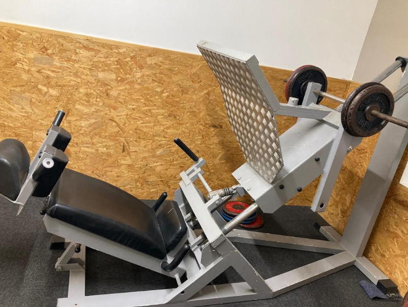 Presse à cuisse inclinée à charge libre