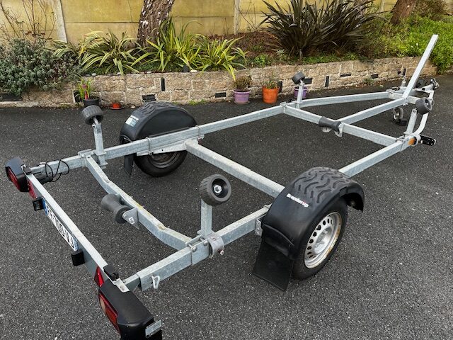 Remorque porte bateau BRENDERUP 650 kg – nov 2018 – État NEUF Prix 1100 Euros