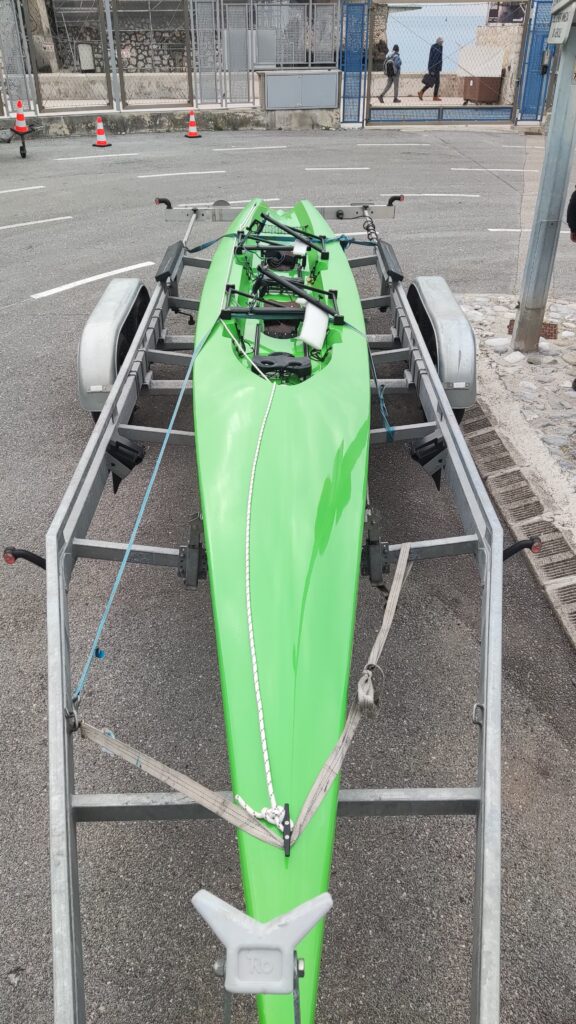 Vends une yole Y25 avec ses deux paires d’aviron