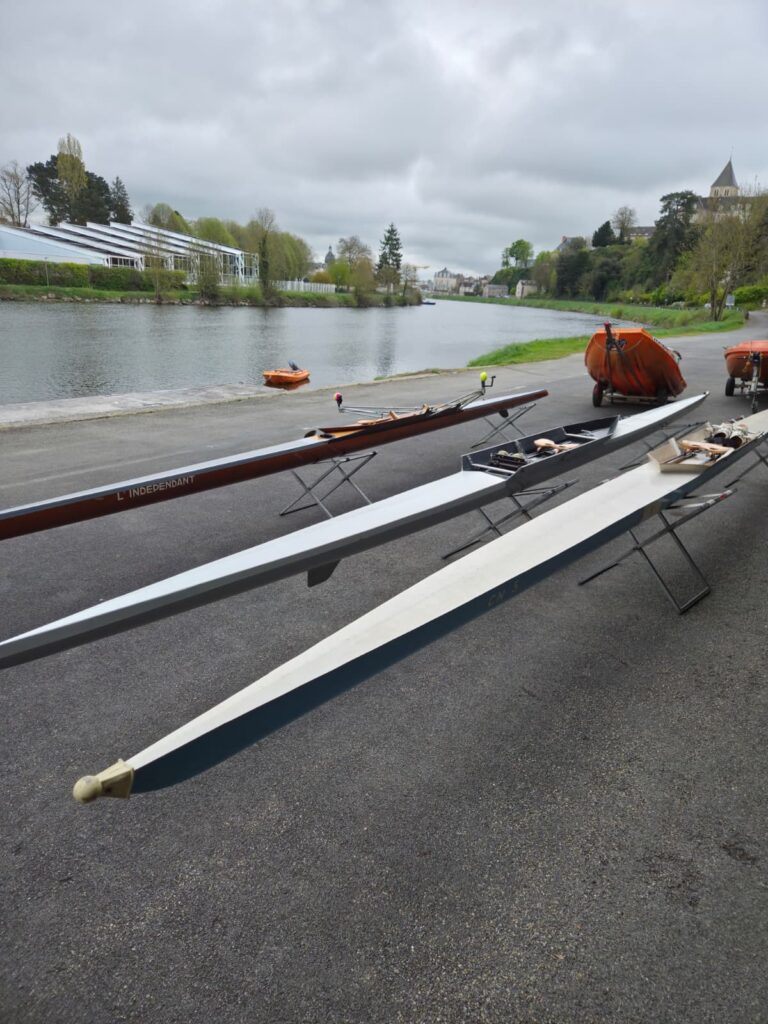 3 skiffs et un deux de couple pour loisir ou entrainement