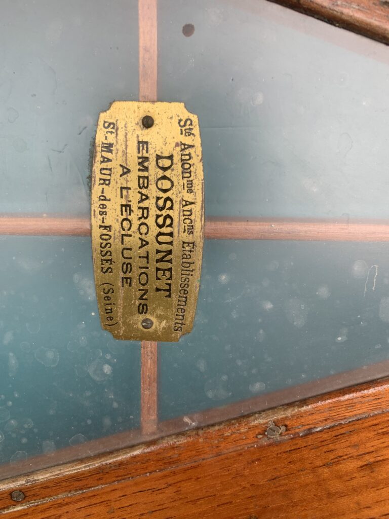 Exceptionnel Skiff bois Dossunet à pointes amovibles, bateau de collection très bon état